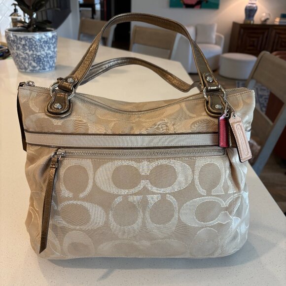 Coach Signature Poppy Large Tan Handbag - Pre-Owned - Picture 2 of 11